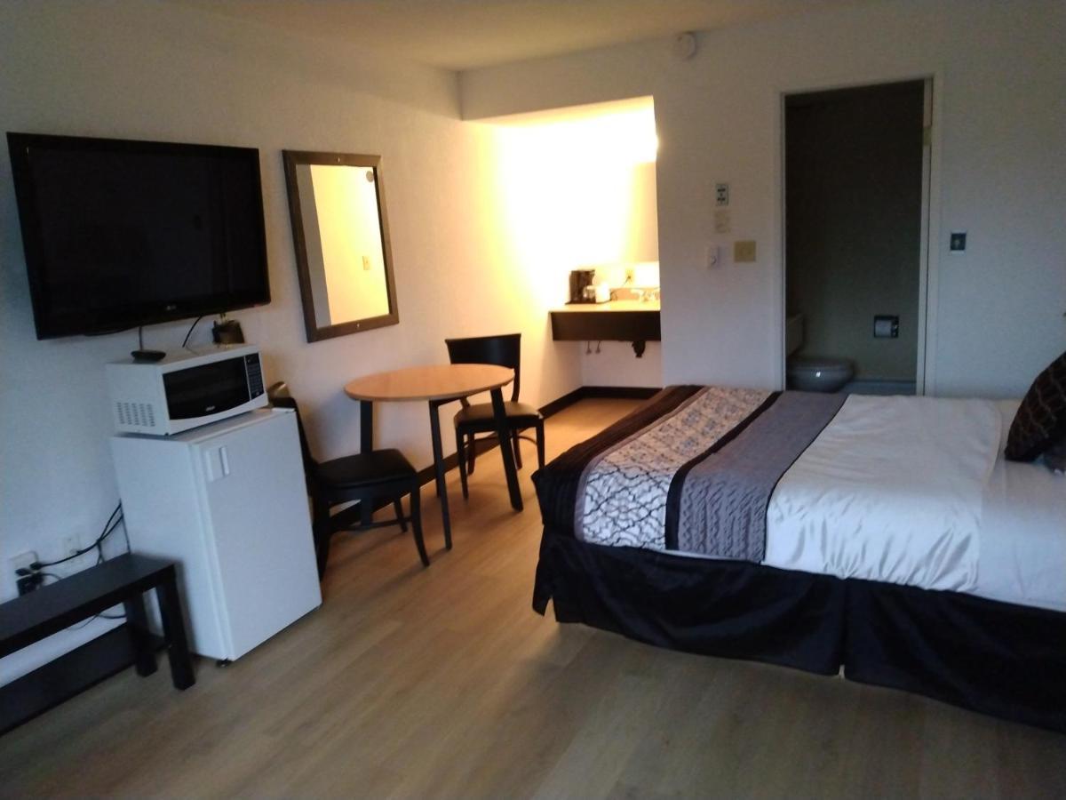 Alpen Motel เรเดียมฮอตสปริงส์ ภายนอก รูปภาพ