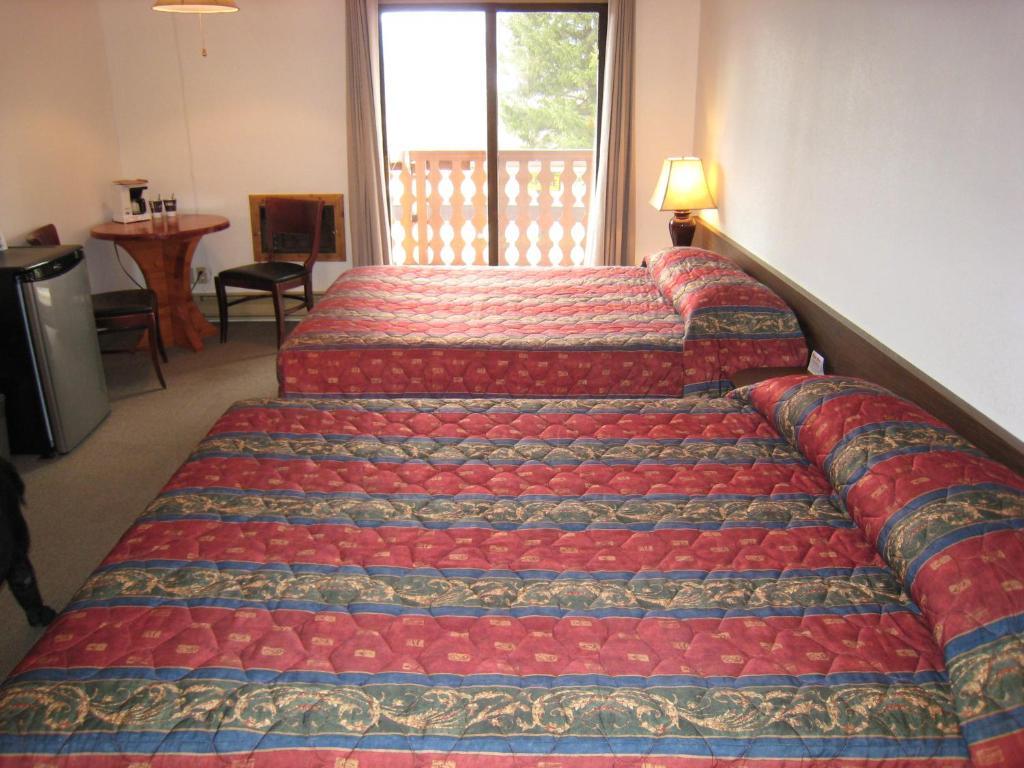 Alpen Motel เรเดียมฮอตสปริงส์ ห้อง รูปภาพ