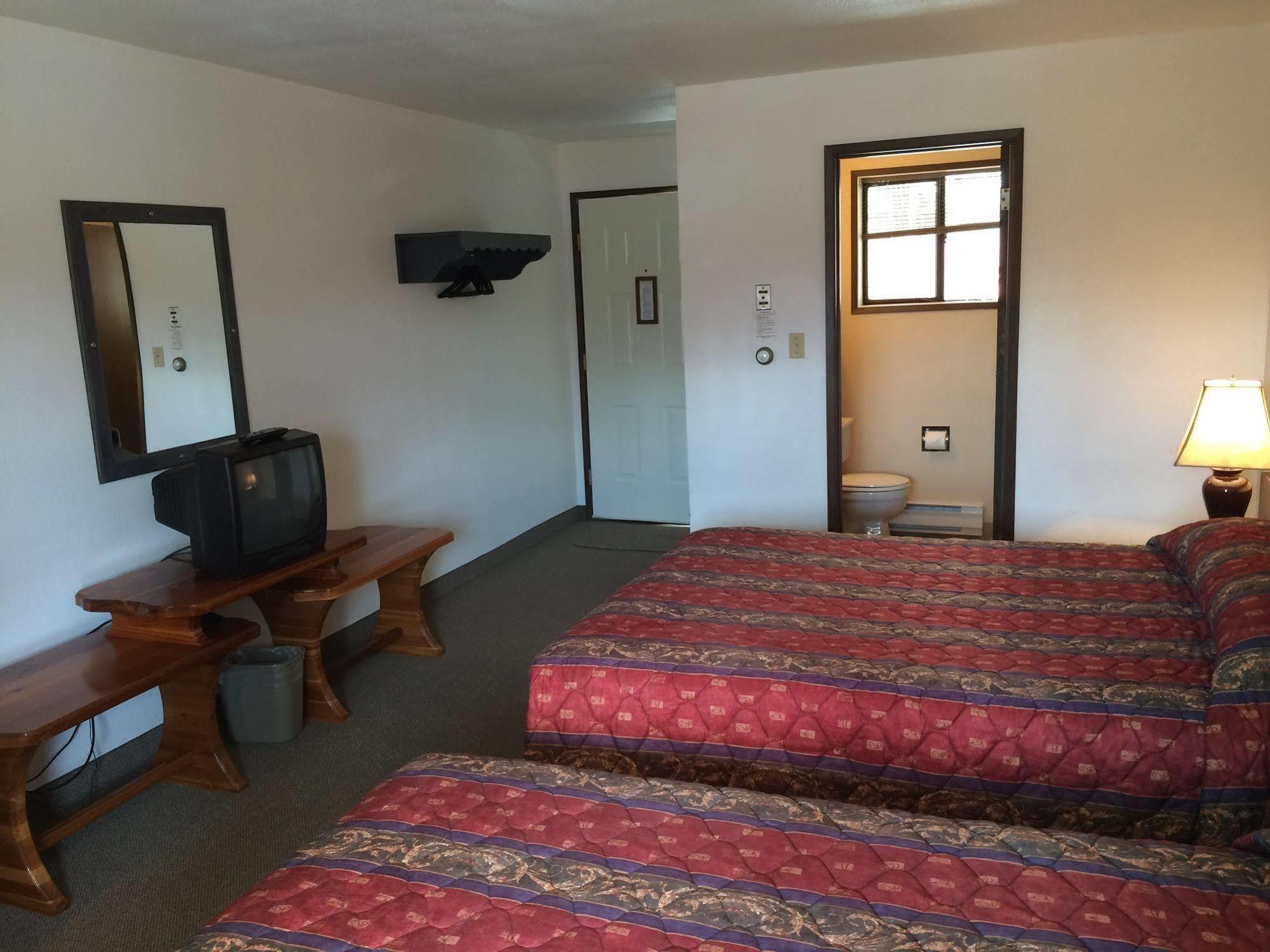 Alpen Motel เรเดียมฮอตสปริงส์ ภายนอก รูปภาพ