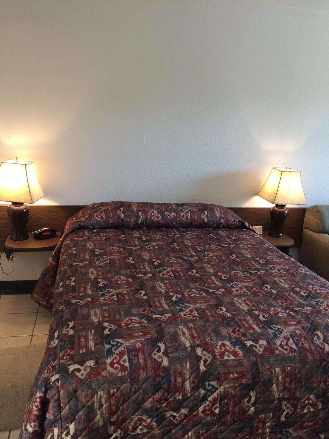 Alpen Motel เรเดียมฮอตสปริงส์ ภายนอก รูปภาพ
