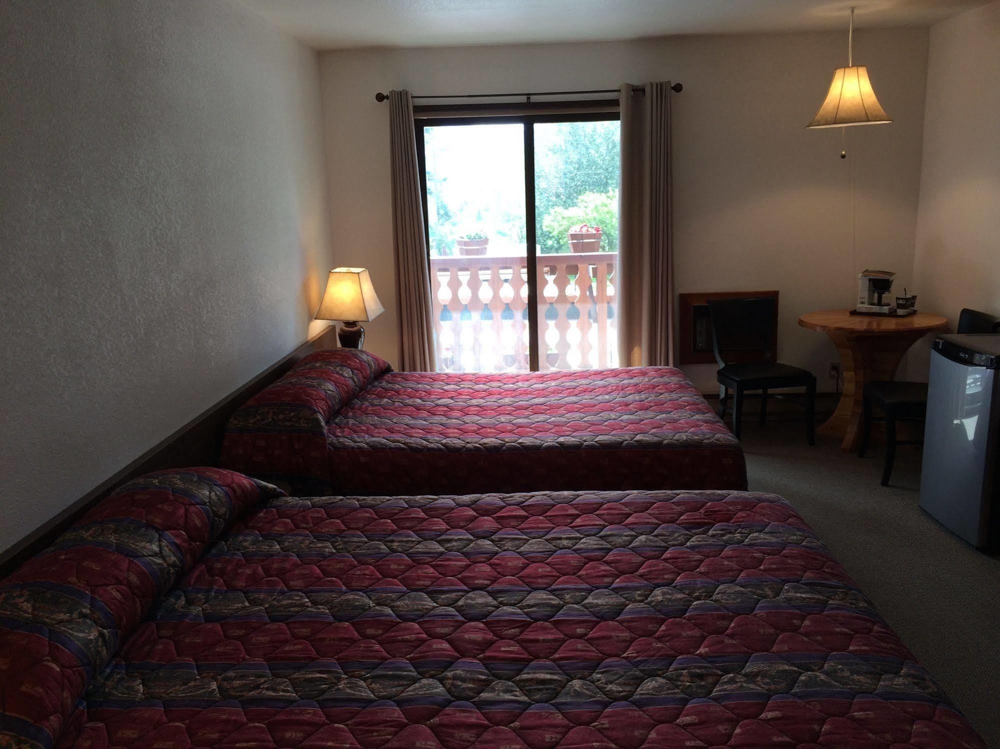 Alpen Motel เรเดียมฮอตสปริงส์ ภายนอก รูปภาพ