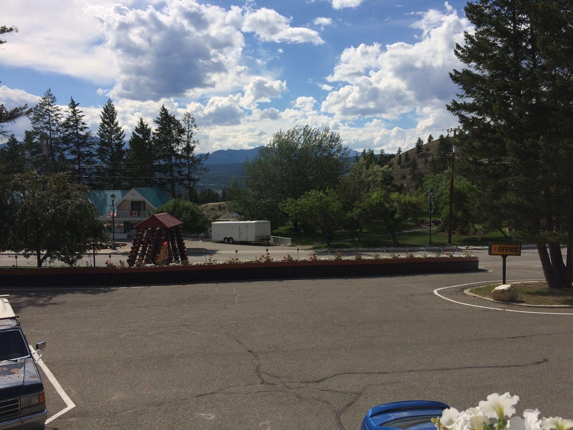 Alpen Motel เรเดียมฮอตสปริงส์ ภายนอก รูปภาพ