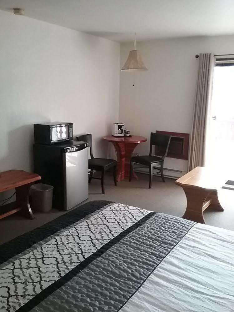 Alpen Motel เรเดียมฮอตสปริงส์ ภายนอก รูปภาพ