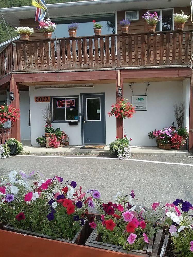 Alpen Motel เรเดียมฮอตสปริงส์ ภายนอก รูปภาพ